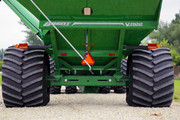 grain cart, grain carts, single auger, corner auger, forward auger, auger wagon, auger cart, auger wagons, auger carts, chaser bin, grain handling equipment, grain handling, hopper wagon, hopper wagons, 1000 bushel, 1100 bushel, grain handling equipment, 