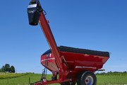 grain cart, grain carts, single auger, corner auger, forward auger, auger wagon, auger cart, auger wagons, auger carts, chaser bin, grain handling equipment, grain handling, hopper wagon, hopper wagons, 1000 bushel, 1100 bushel