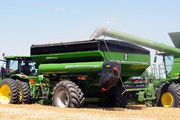 grain cart, grain carts, single auger, corner auger, forward auger, auger wagon, auger cart, auger wagons, auger carts, chaser bin, grain handling equipment, grain handling, hopper wagon, hopper wagons, 1000 bushel, 1100 bushel